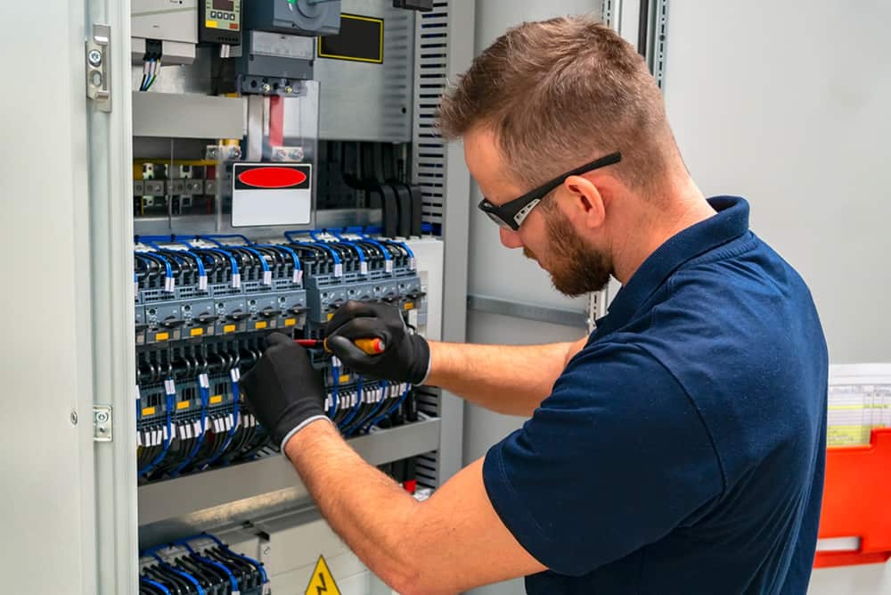 Elektroniker für Energie- und Gebäudetechnik (m/w/d) bei Elektro Feuerpfeil in Ludwigsstadt